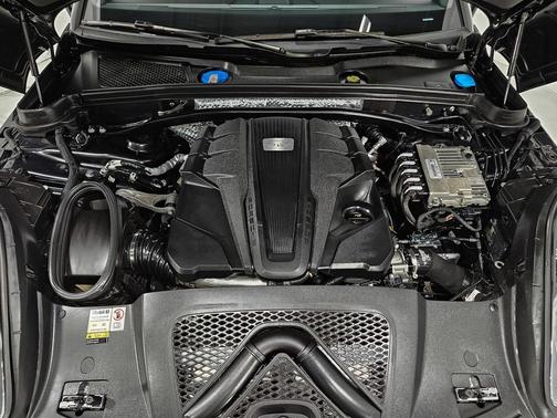 2023 Porsche Macan S