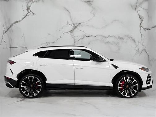 2019 Lamborghini Urus Base