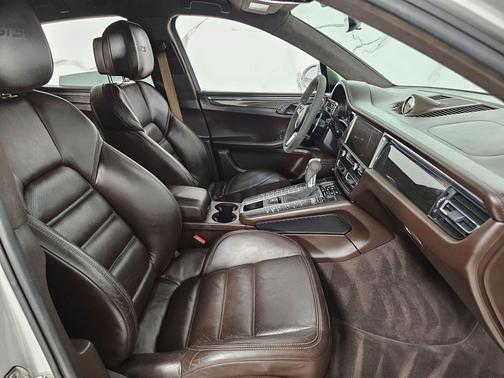 Chalk 2021 Porsche Macan Macan GTS