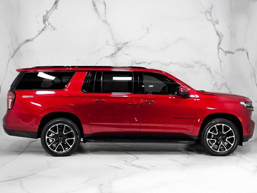 2023 Chevrolet Suburban RST