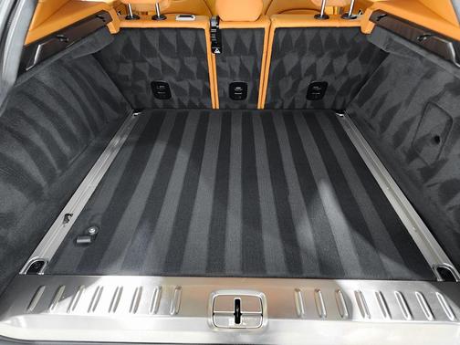 2021 Aston Martin DBX Base