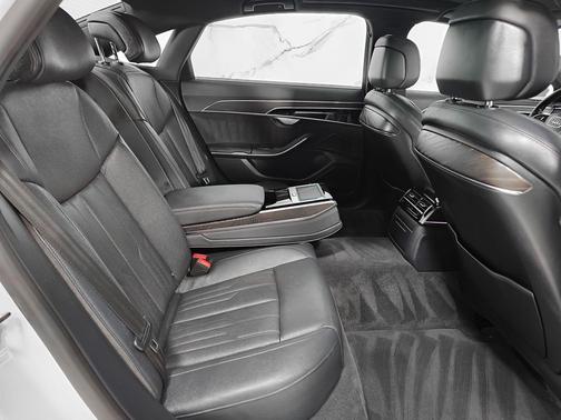 Glacier White Metallic 2021 Audi A8 L 55