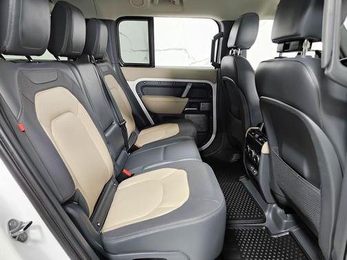Fuji White 2024 Land Rover Defender 130 P400 X-Dynamic SE