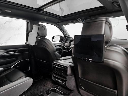 Diamond Black Crystal Pearlcoat 2024 Jeep Wagoneer Series II Carbide 4x4