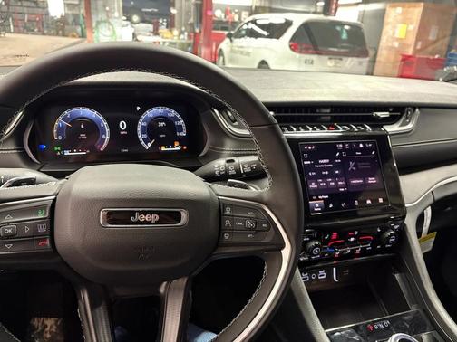 2025 Jeep Grand Cherokee Altitude