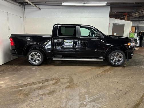 Diamond Black Crystal Pearlcoat 2025 RAM 1500 Big Horn/Lone Star