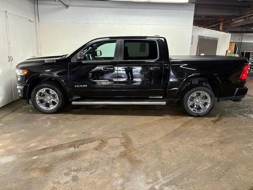 Diamond Black Crystal Pearlcoat 2025 RAM 1500 Big Horn/Lone Star
