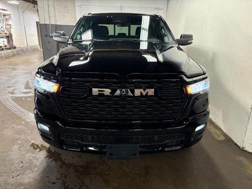 Diamond Black Crystal Pearlcoat 2025 RAM 1500 Big Horn/Lone Star