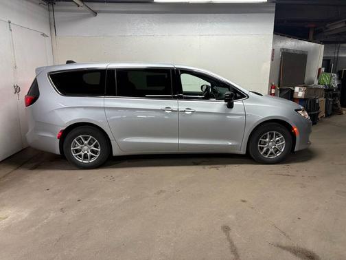 2026 Chrysler Voyager LX