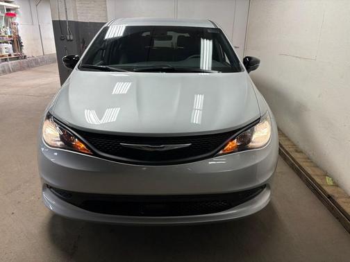 2026 Chrysler Voyager LX