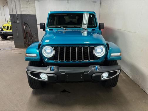 Bikini Pearl Coat 2024 Jeep Wrangler 4xe Sahara