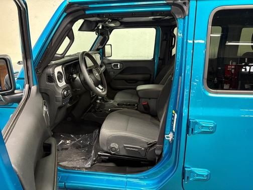 Bikini Pearl Coat 2024 Jeep Wrangler 4xe Sahara