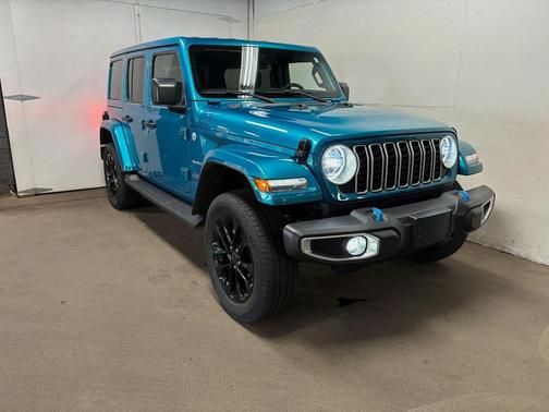 Bikini Pearl Coat 2024 Jeep Wrangler 4xe Sahara
