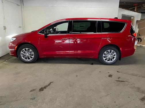 2025 Chrysler Pacifica L