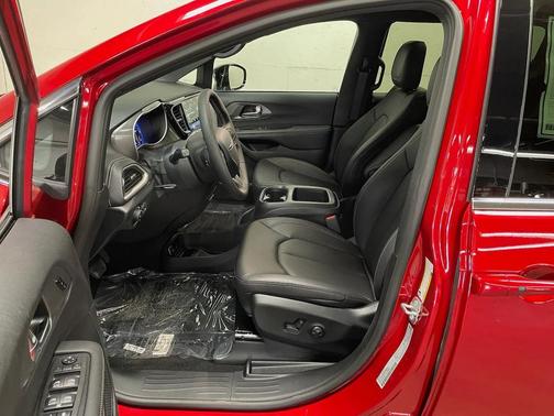 2025 Chrysler Pacifica L
