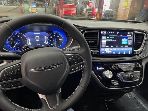 2025 Chrysler Pacifica L