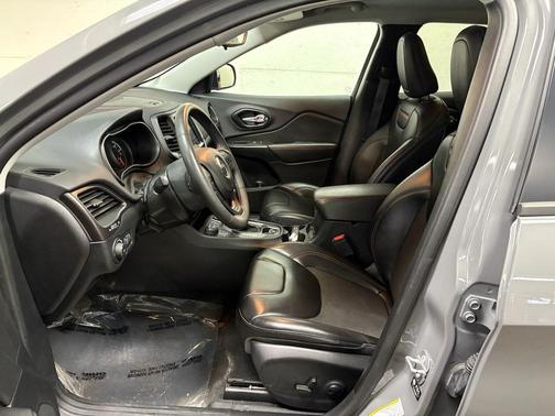Sting-Gray Clearcoat 2022 Jeep Cherokee Trailhawk