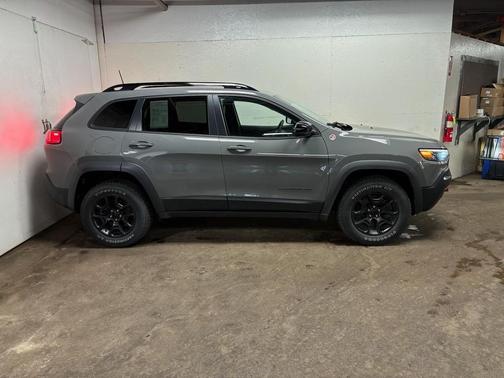 Sting-Gray Clearcoat 2022 Jeep Cherokee Trailhawk