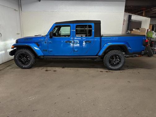 Hydro Blue Pearlcoat 2024 Jeep Gladiator Willys