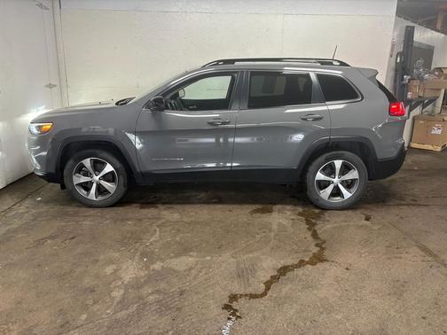 Sting-Gray Clearcoat 2022 Jeep Cherokee Limited