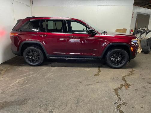 2025 Jeep Grand Cherokee Altitude