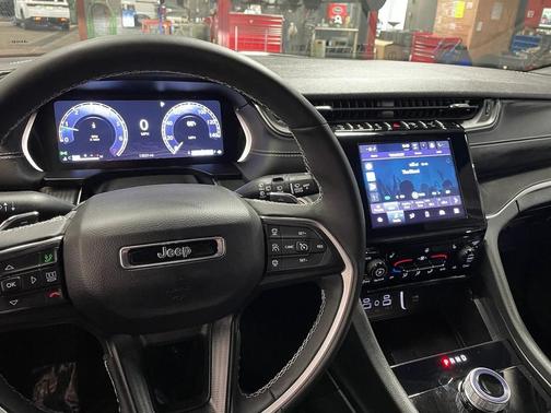 2025 Jeep Grand Cherokee Altitude