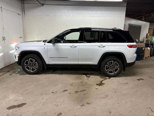 2023 Jeep Grand Cherokee 4xe Trailhawk