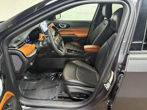 Baltic Gray Metallic Clearcoat 2024 Jeep Compass Limited