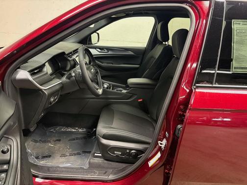 Velvet Red Pearlcoat 2026 Jeep Grand Cherokee Altitude