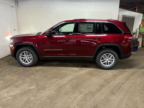 Velvet Red Pearlcoat 2026 Jeep Grand Cherokee Altitude