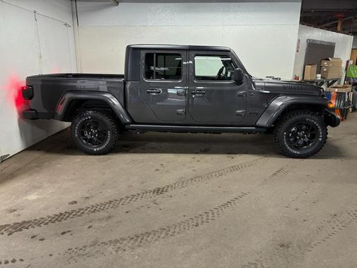 Granite Crystal Metallic Clearcoat 2026 Jeep Gladiator Willys 4x4