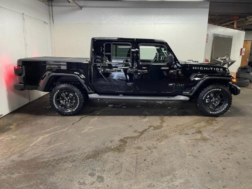 2025 Jeep Gladiator High Tide