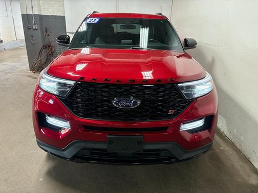 Rapid Red Metallic Tinted Clearcoat 2023 Ford Explorer ST
