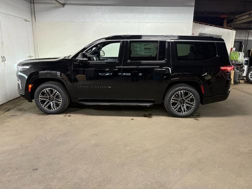 High Gloss Black 2026 Jeep Grand Wagoneer 4X4