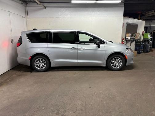 2026 Chrysler Voyager LX