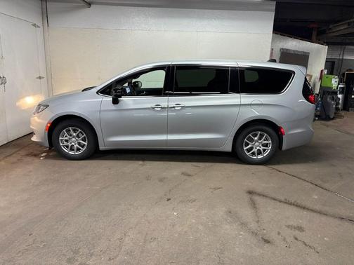2026 Chrysler Voyager LX
