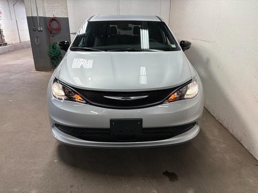 2026 Chrysler Voyager LX