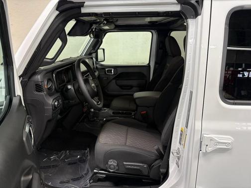 Bright White Clearcoat 2026 Jeep Gladiator Mojave 4x4