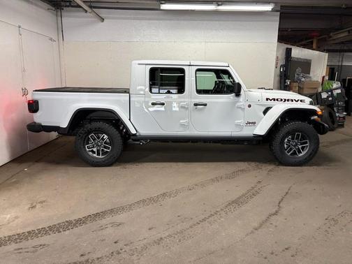 Bright White Clearcoat 2026 Jeep Gladiator Mojave 4x4