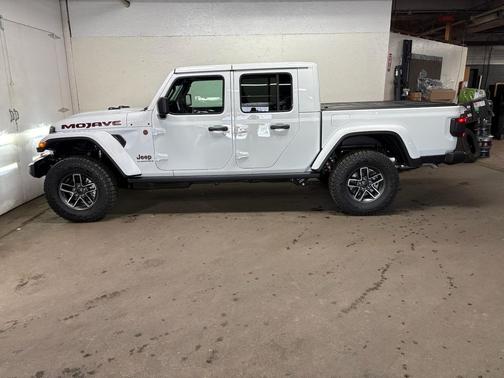 Bright White Clearcoat 2026 Jeep Gladiator Mojave 4x4