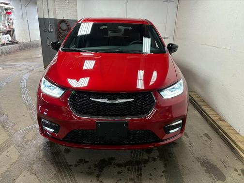 2026 Chrysler Pacifica L