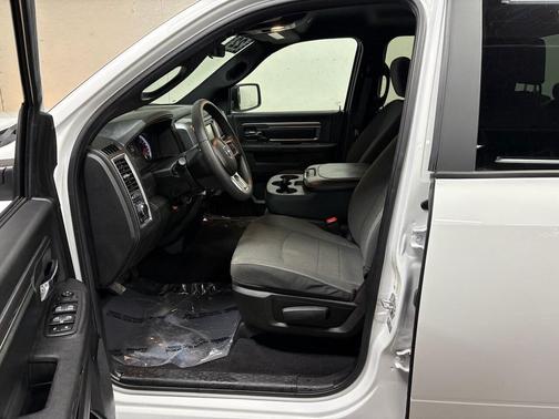 2022 RAM 1500 Classic Warlock Quad Cab 4x4 6'4' Box