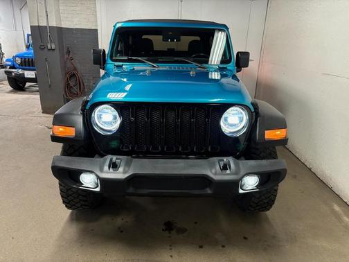 Bikini Pearlcoat 2020 Jeep Wrangler Willys 4x4
