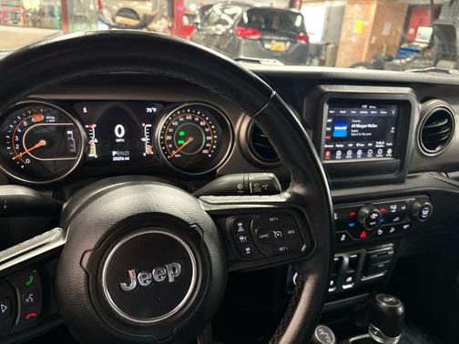 Bikini Pearlcoat 2020 Jeep Wrangler Willys 4x4