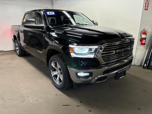 Diamond Black Crystal Pearlcoat 2023 RAM 1500 Laramie