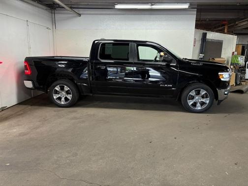 Diamond Black Crystal Pearlcoat 2023 RAM 1500 Laramie