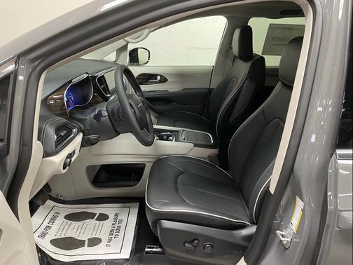 2023 Chrysler Pacifica Hybrid Limited