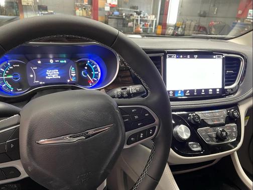 2023 Chrysler Pacifica Hybrid Limited