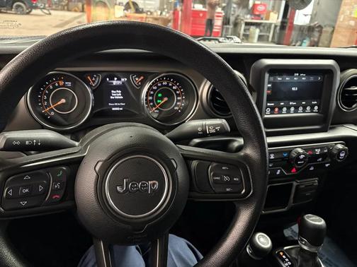 2022 Jeep Gladiator Sport