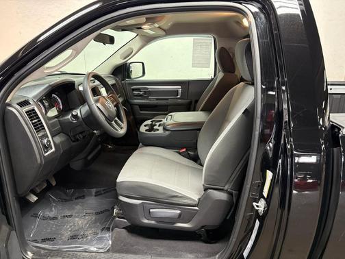 Diamond Black Crystal Pearlcoat 2021 RAM 1500 Classic Express